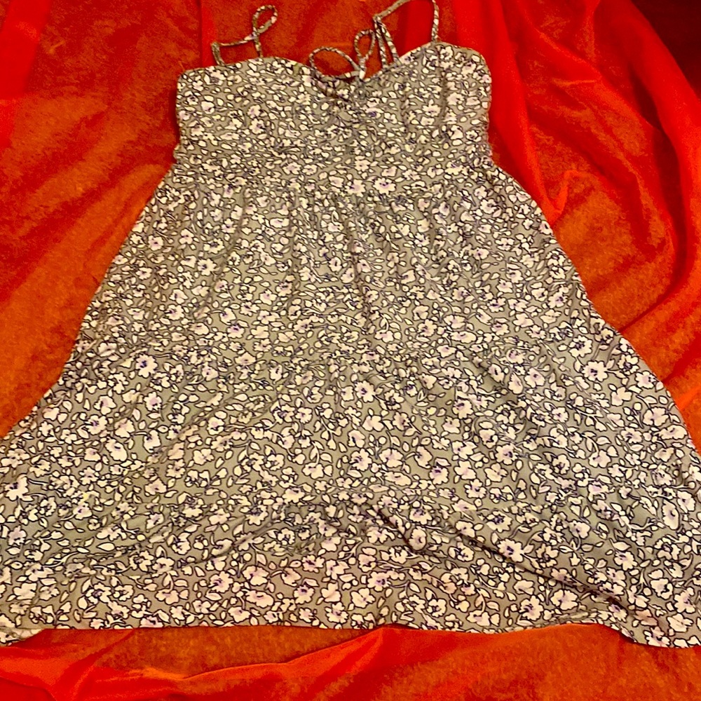 I’m selling this No Boundaries dress, it’s in perfect condition!